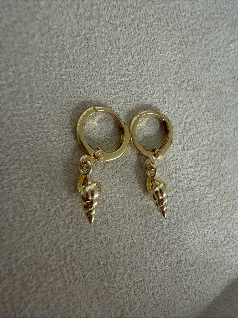 Conch Shell Mini Hoop Earrings - Picture 5 of 6